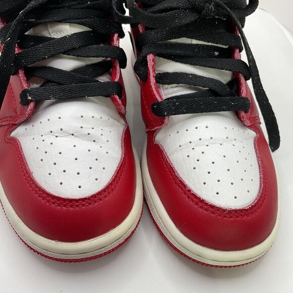 Air Jordan 1 Mid Chicago White Black Red Retro Sneakers Size 4Y Leather boy or g - Picture 3 of 9